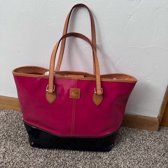Dooney & Bourke pink and navy blue patent leather tote Medium Size - Picture 9 of 14